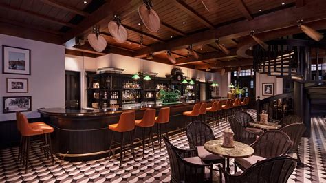 raffles singapore long bar